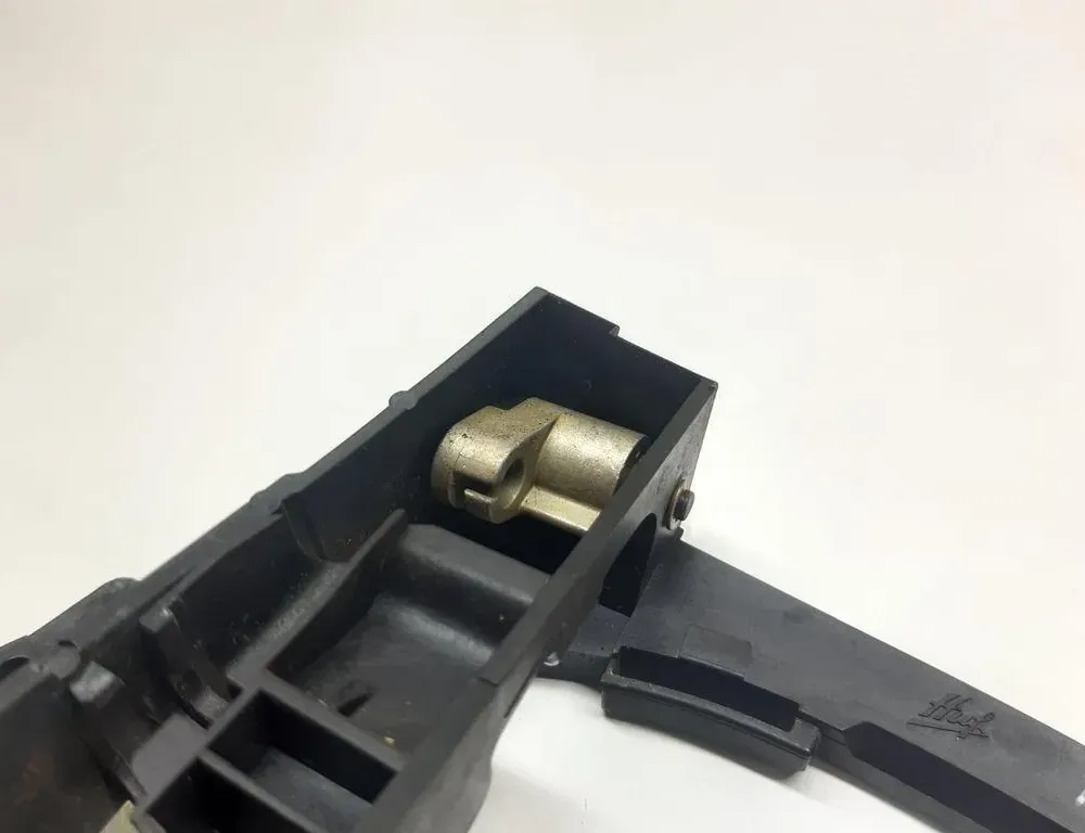 BMW 7 Series E65/E66 (2001-2008) Кронштейн ручки задней правой двери 7013704 33677323