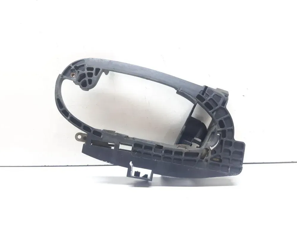 BMW 7 Series E65/E66 (2001-2008) Кронштейн ручки задней правой двери 7013704 33677323