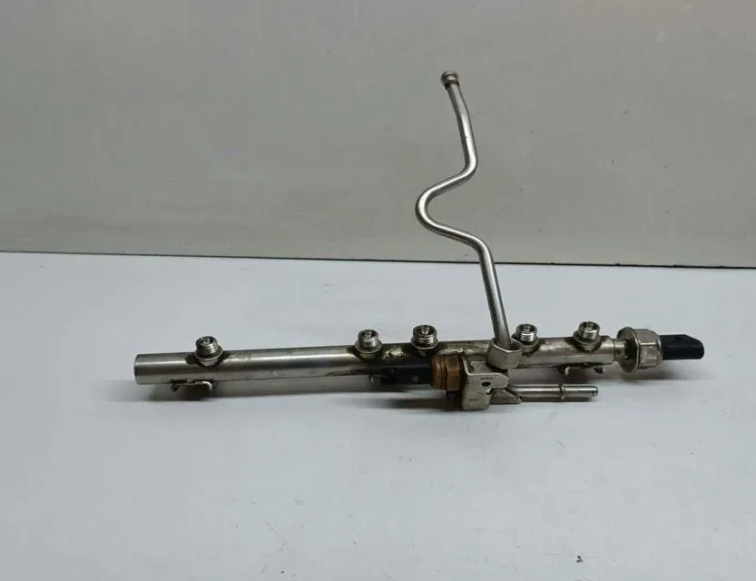 BMW 1 Series E81/E82/E87/E88 (2004-2013) Fuel Rail 7562474 33679343