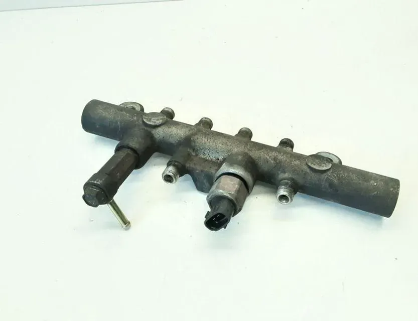 MAZDA 6 GG (2002-2007) Топливная рейка 6110 33697408