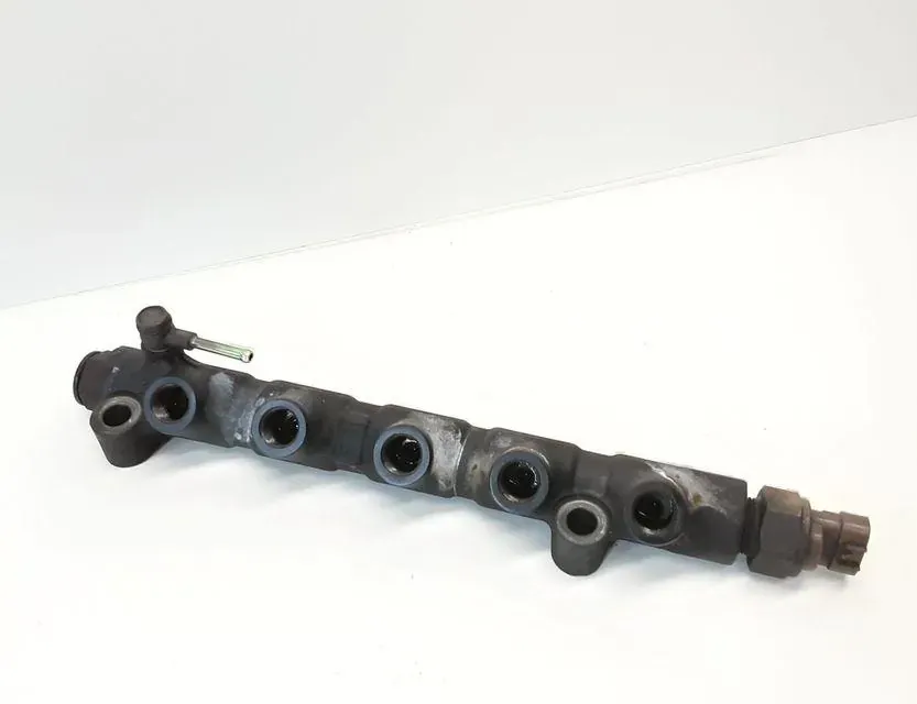 TOYOTA RAV4 2 generation (XA20) (2000-2006) Топливная рейка 33697806