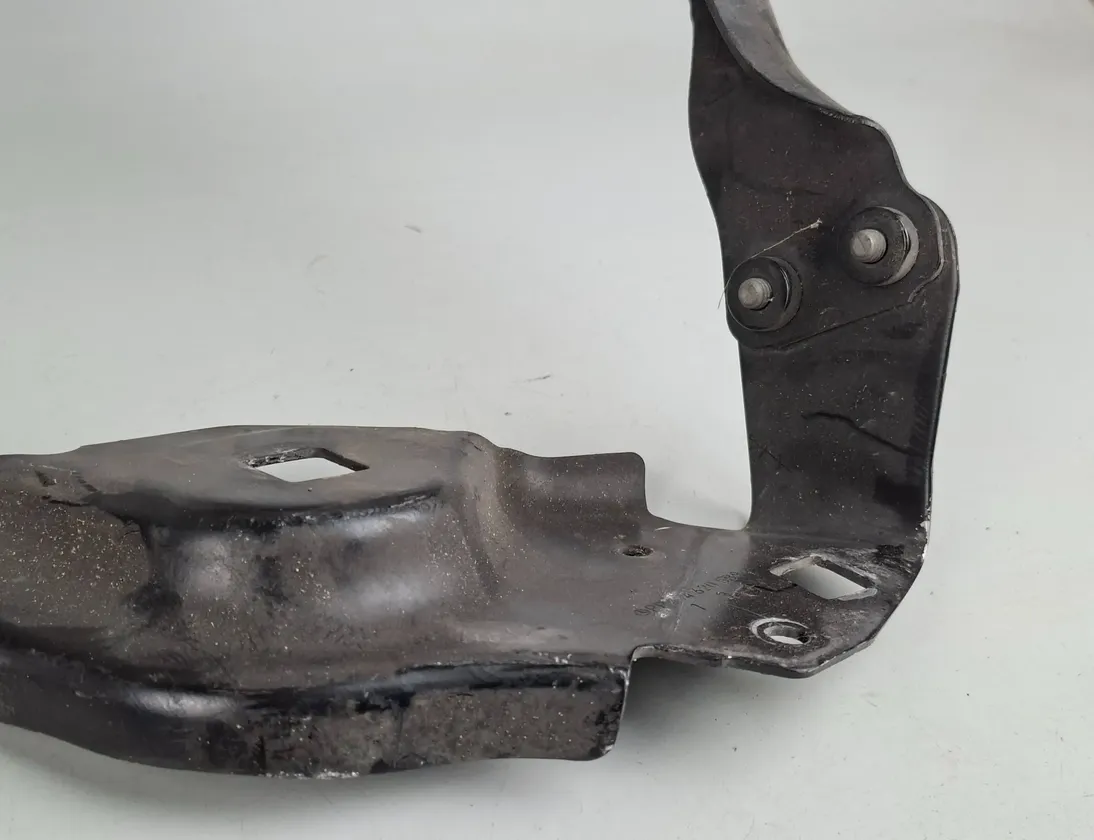 MERCEDES-BENZ C-Class W204/S204/C204 (2004-2015) Держатель передний левого фонаря 204626044 33364297