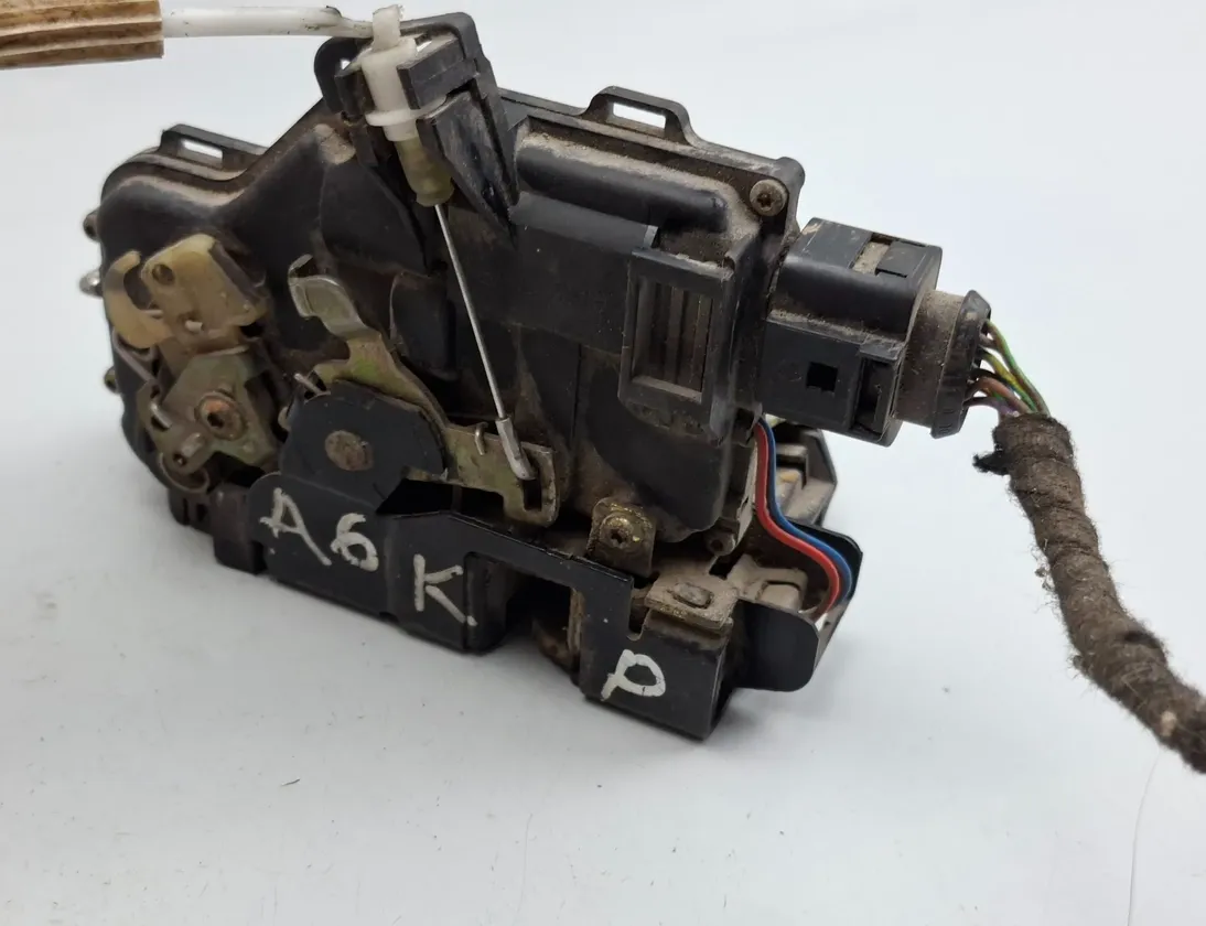 AUDI A6 C5/4B (1997-2004) Front Right Door Lock 1J0973715,4B1837015G 33494730