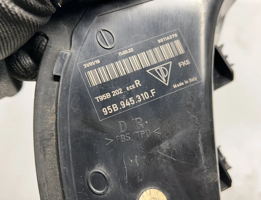 PORSCHE Macan 1 generation (2013-2023) Rear right lamp trim 95B945310F,95B945310 27818126