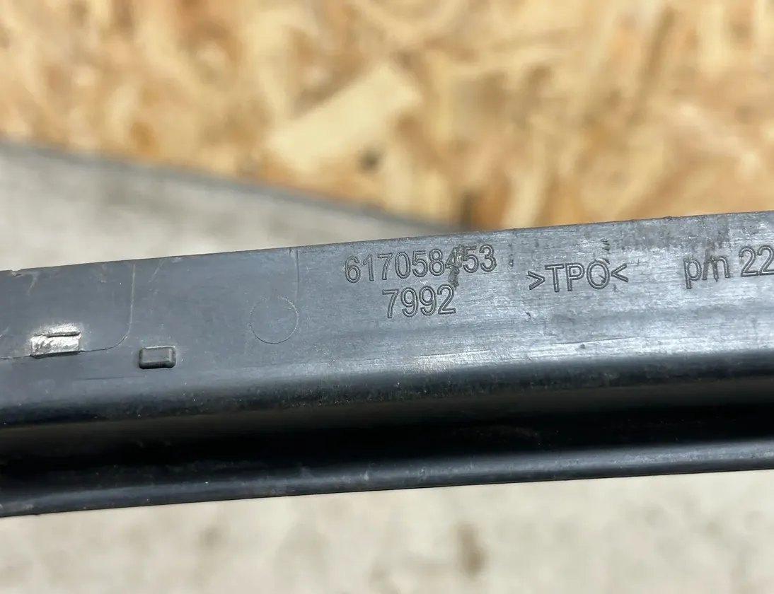 CHEVROLET Corvette C7 (2013-2020) Rear Bumper Center Molding 22790932 34801953