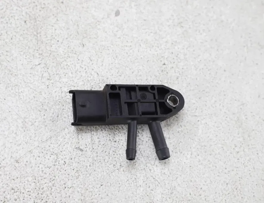 VOLVO V40 Cross Country 1 generation (2012-2020) DPF Pressure Sensor 31370160 33272863