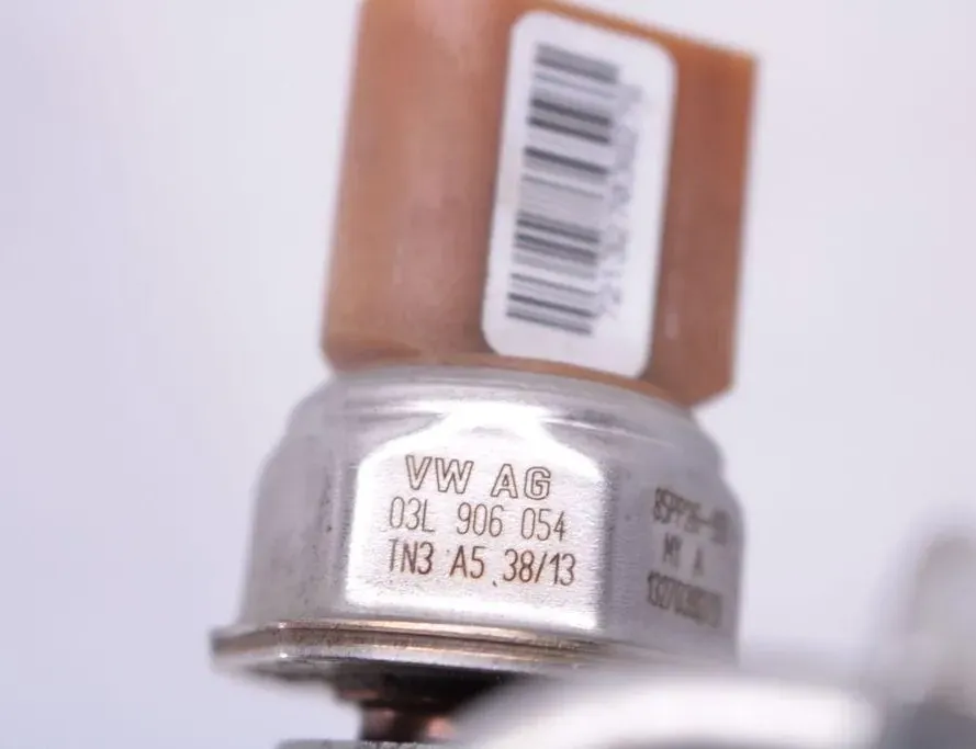 SKODA Superb 2 generation (2008-2015) Топливная рейка 057130764AB,03L089N 33280749