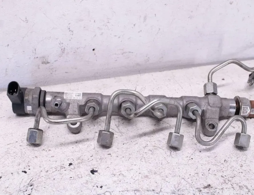 SKODA Superb 2 generation (2008-2015) Топливная рейка 057130764AB,03L089N 33280749