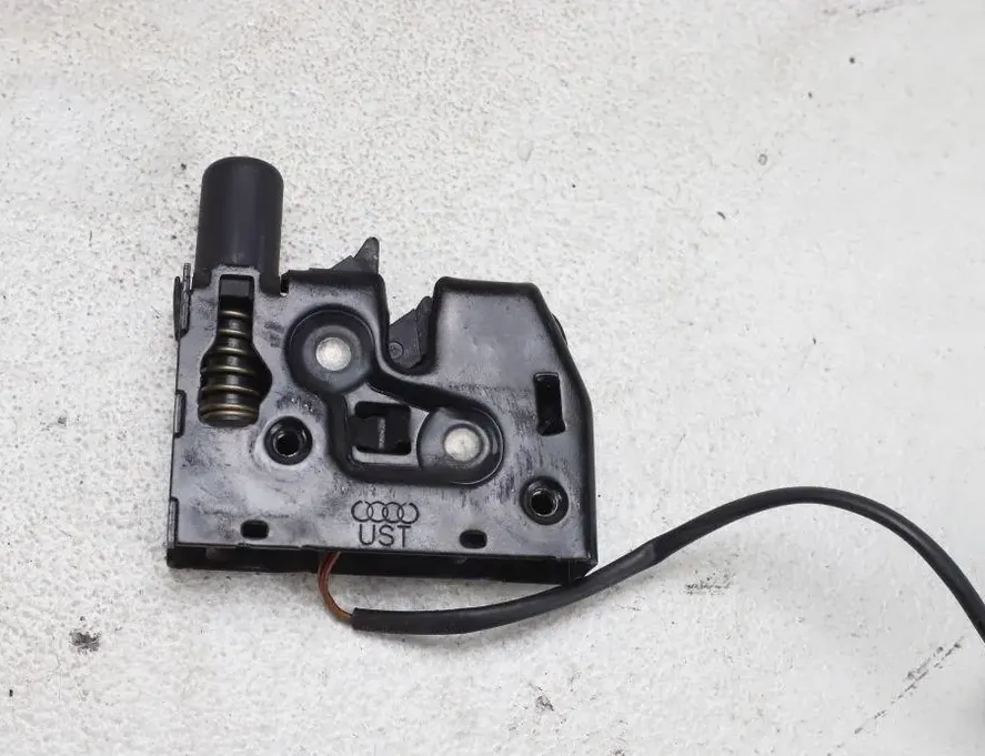 AUDI A6 C6/4F (2004-2011) Замок капота 4G0823509C 33282035