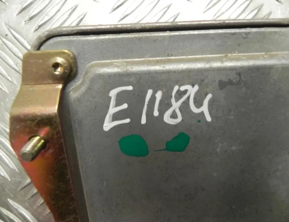 CHRYSLER Voyager 3 generation (1995-2001) Engine Control Unit ECU P04686870AA 23426101