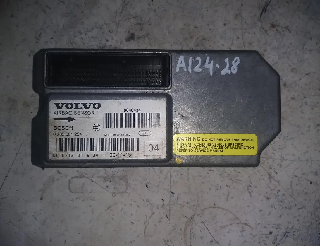 VOLVO V70 2 generation (2000-2008) SRS Control Unit 8646434 23471045