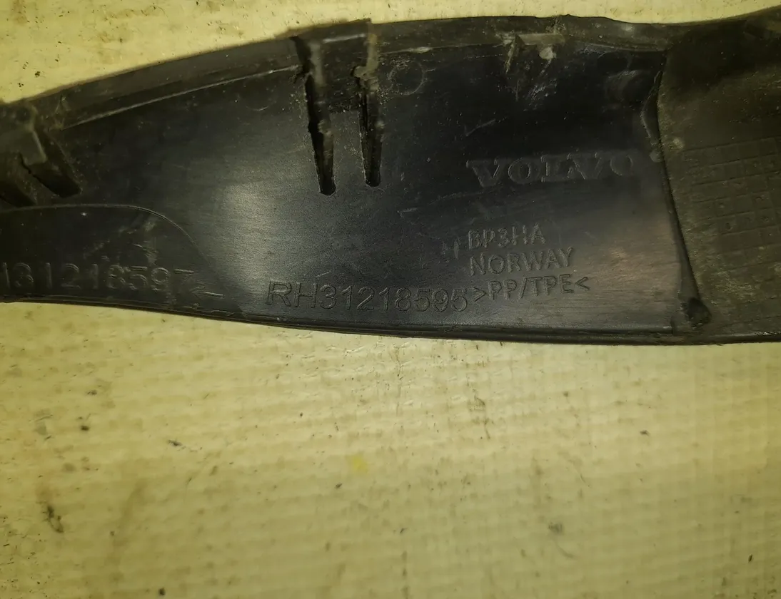 VOLVO V70 3 generation (2007-2020) Front  Wiper Cowl Trim 31218597 23484040
