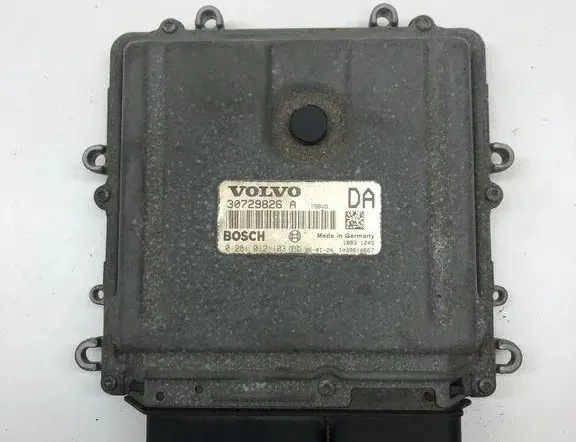 VOLVO V70 2 generation (2000-2008) Блок управления двигателем 30729826A 33821748