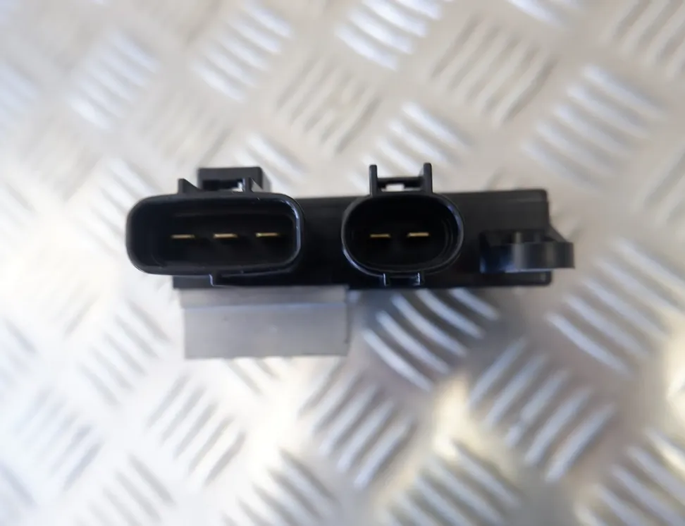 LEXUS RX 3 generation (2009-2015) Cooling fan control unit 89257-26020 13158779