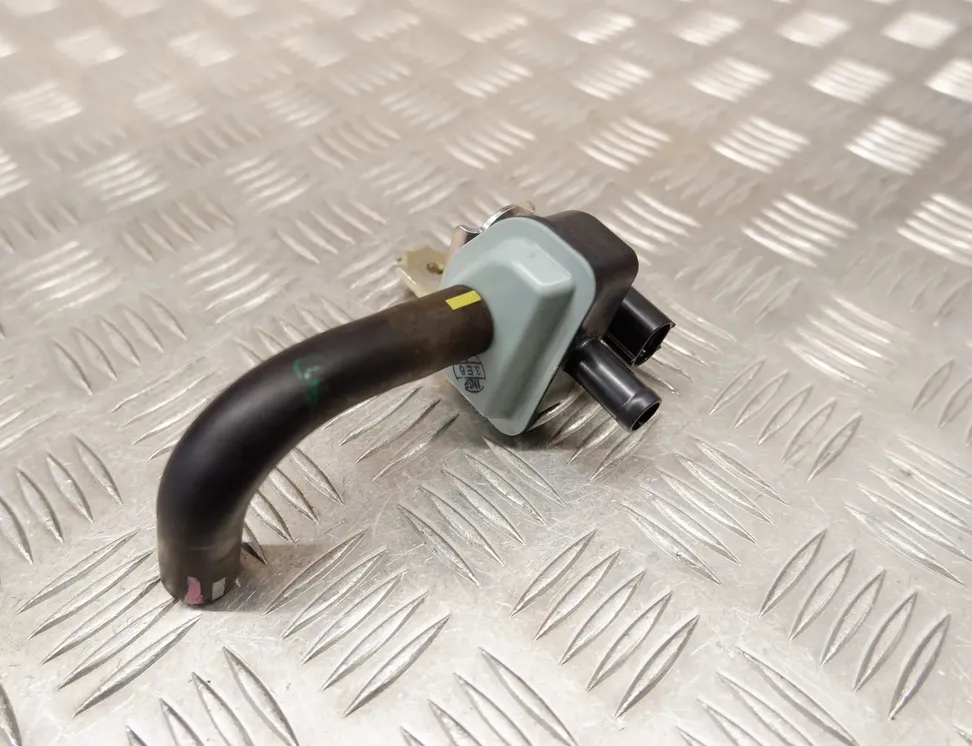 TOYOTA Yaris 4 generation (2020-2023) Vacuum Valve 90910-TC005 17558487