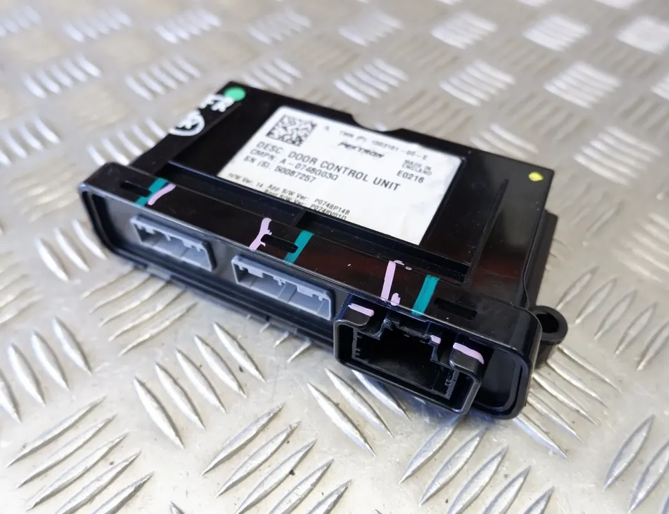 TESLA Model S 1 generation (2012-2024) Front Right Door Control Unit 1003101-00-E 26595763