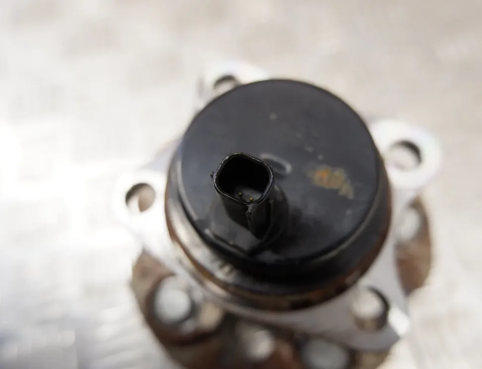 TOYOTA Prius Plus 1 generation (2012-2020) Подшипник ступицы задний левый 89544-52040,42450-47050 33587134