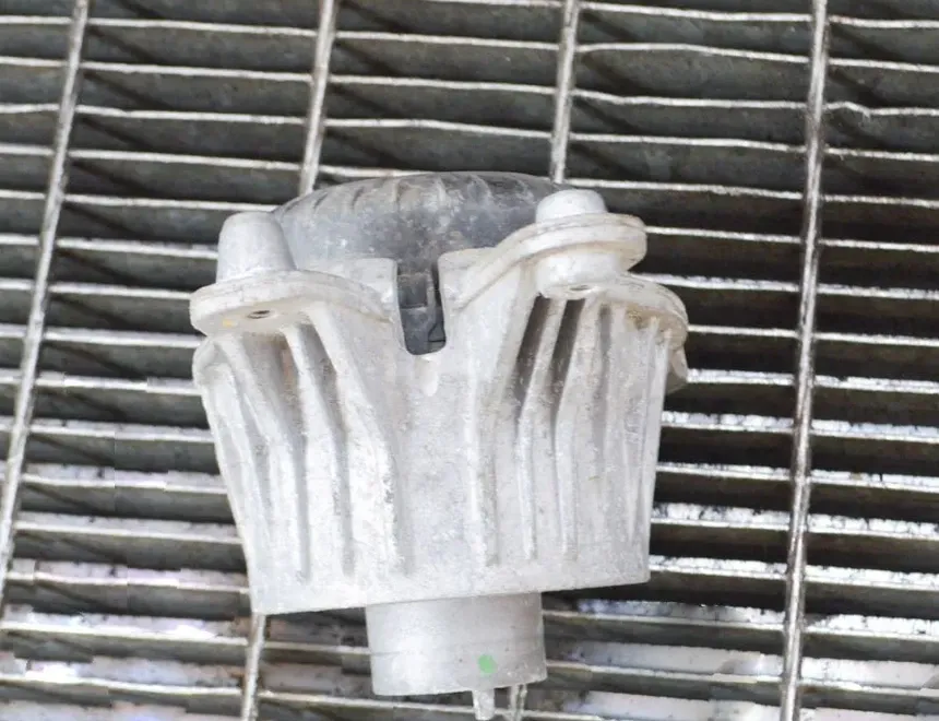 MERCEDES-BENZ C-Class W205/S205/C205 (2014-2023) Right Side Engine Mount A2052406717 10005455