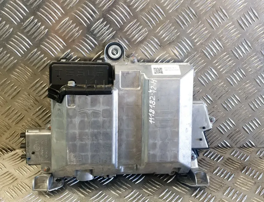 TESLA Model 3 1 generation (2017-2024) Air Suspension Control Unit 1118182-72-H,1100334-00-D,1100335-00-D 11322350