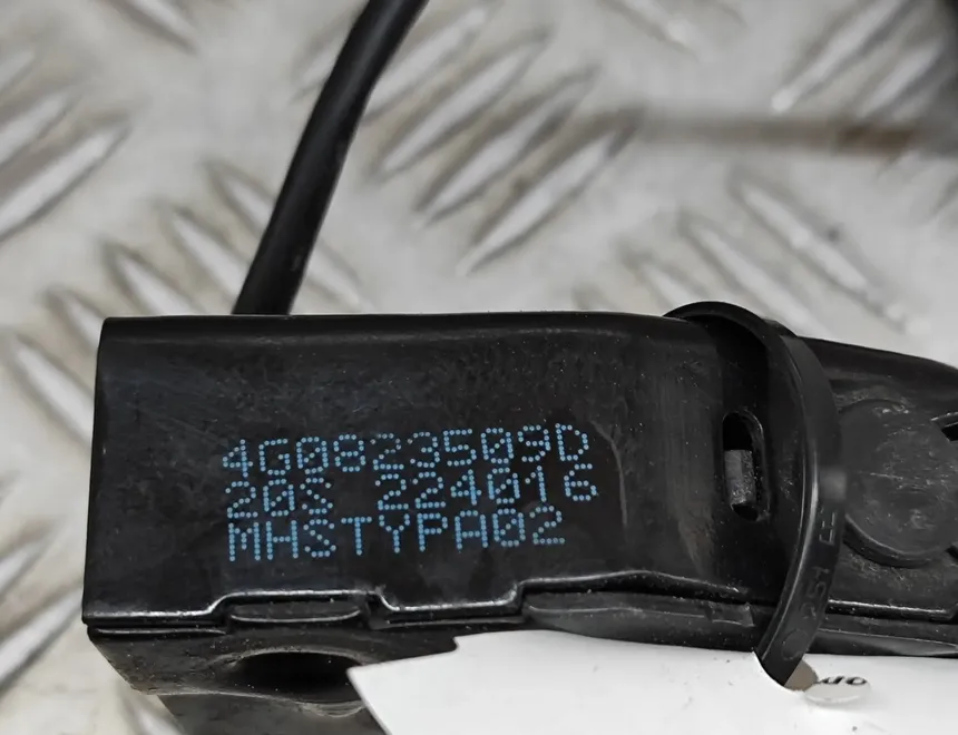 AUDI A6 C7/4G (2010-2020) Замок капота правый 4G0823509D 27768033