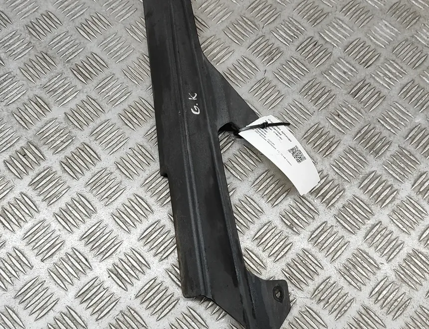 SUZUKI DL drive chain guard cover 31567262