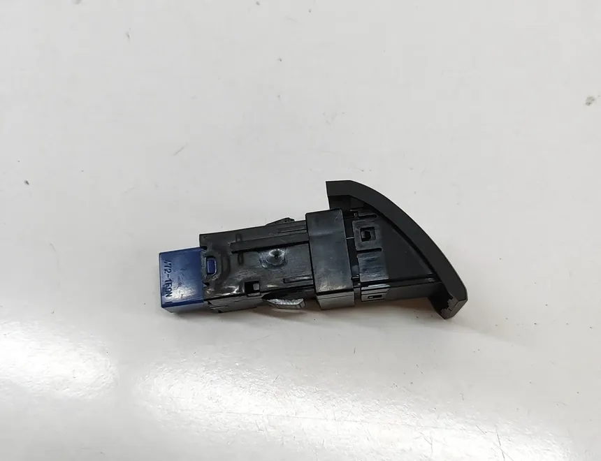 TOYOTA RAV4 5 generation (XA50) (2018-2024) Hazard button 84332-42030 31986165
