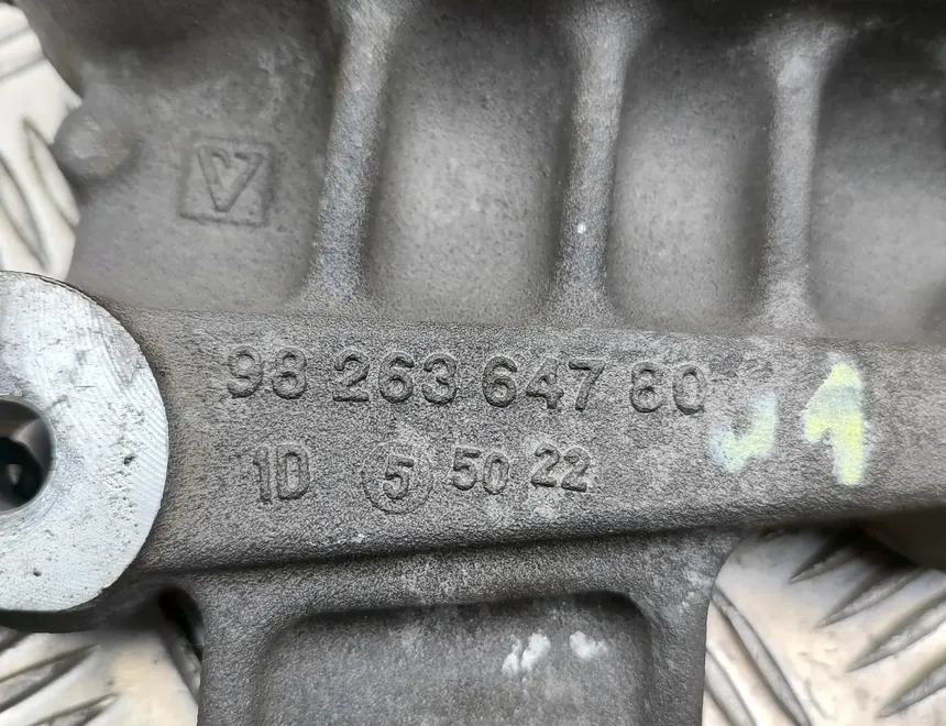 PEUGEOT 2008 2 generation (2019-2023) Engine Bracket Right Side 9826364780 32764310