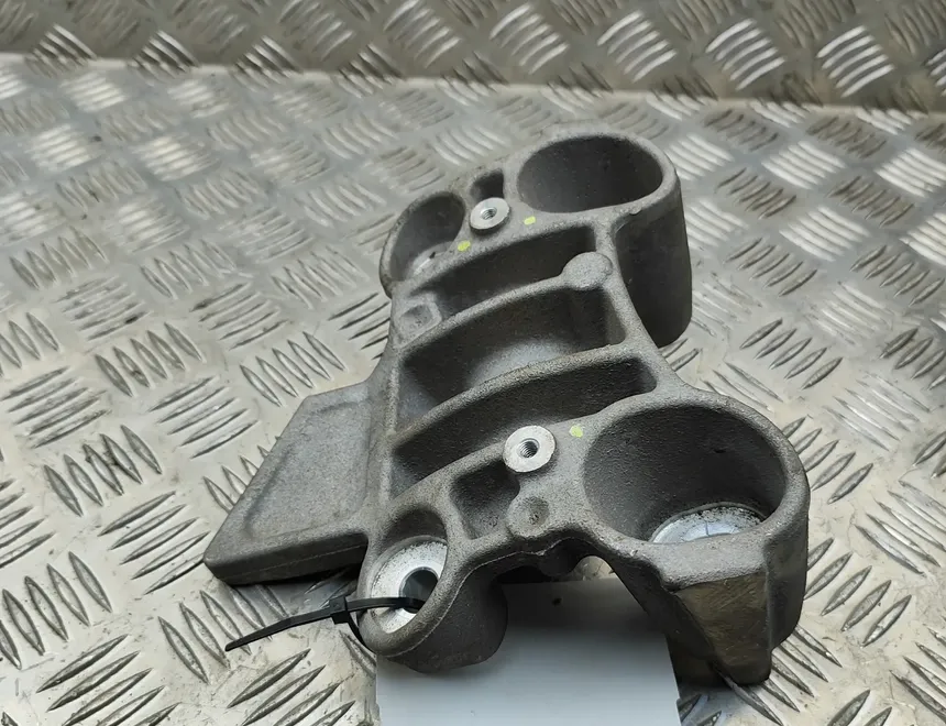 PEUGEOT 2008 2 generation (2019-2023) Engine Bracket Right Side 9826364780 32764310
