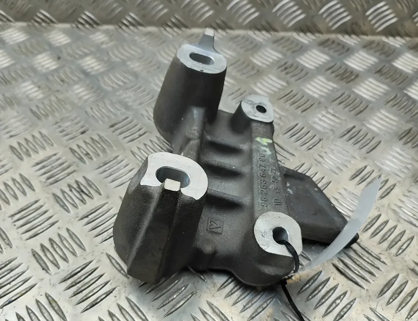 PEUGEOT 2008 2 generation (2019-2023) Engine Bracket Right Side 9826364780 32764310