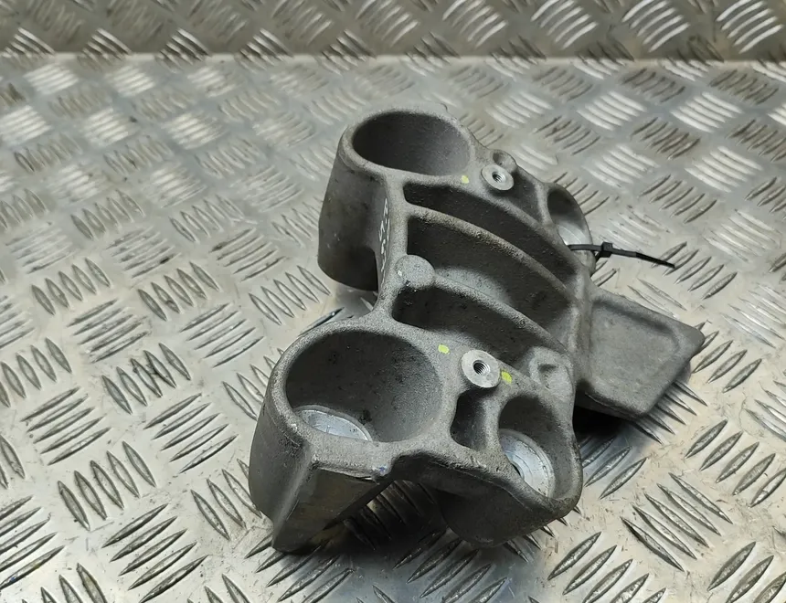 PEUGEOT 2008 2 generation (2019-2023) Engine Bracket Right Side 9826364780 32764310