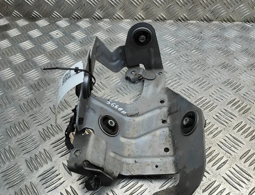 BMW iX I20 (2021-2024) КРОНШТЕЙН КОМПРЕССОРА КОНДИЦИОНЕРА ВОЗДУХА 9418847 32868082