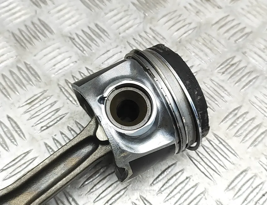 VOLVO V70 3 generation (2007-2020) Поршень 30777189,30750674 33800858