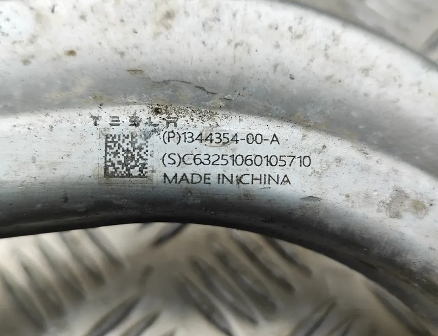 TESLA Model 3 1 generation (2017-2024) Передняя левая изогнутая вилка 1344354-00-A 33817279