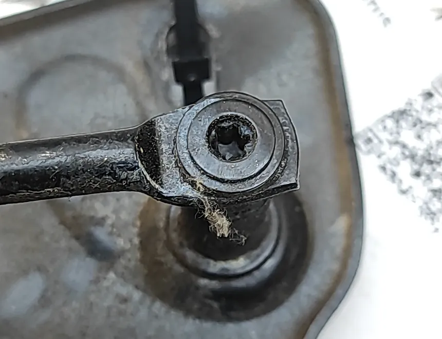 AUDI Q3 F3 (2018-2024) Крюк капотa 81A823185A 35765057
