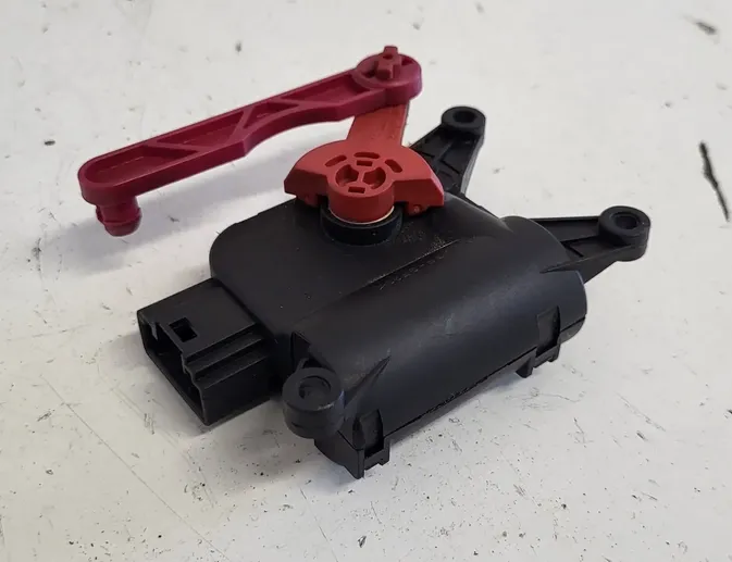 AUDI A4 B6/8E (2000-2005) Air flap motor 8E1820511 34843789