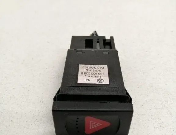 VOLKSWAGEN Passat B5 (1996-2005) кнопка опасности 3B0953235B 17118837