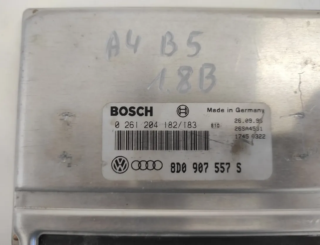 AUDI A4 B5/8D (1994-2001) Engine Control Unit ECU 0261204182,8D0907557S 19420710