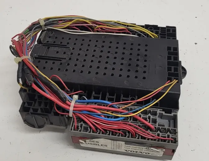 VOLVO S60 1 generation (2000-2009) Fuse Box 8645411 33367512