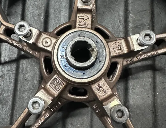 HONDA CB Front wheel alloy rim J17M/CXMT3.50,120/70ZR17,R17 33276777