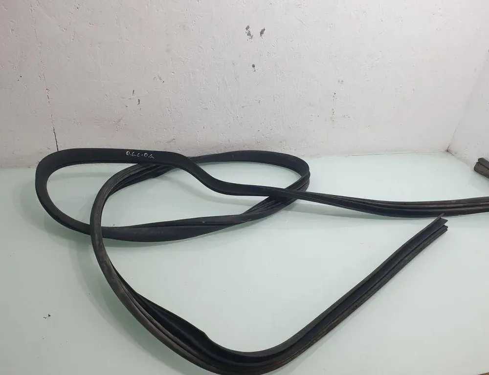 DODGE Campingvogn 5 generation (2007-2020) Bootlid Seal Rubber 36331652