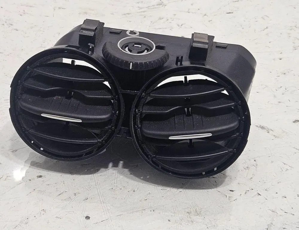 VOLKSWAGEN Golf 5 generation (2003-2009) Center console air vents 5M0819061 36328923