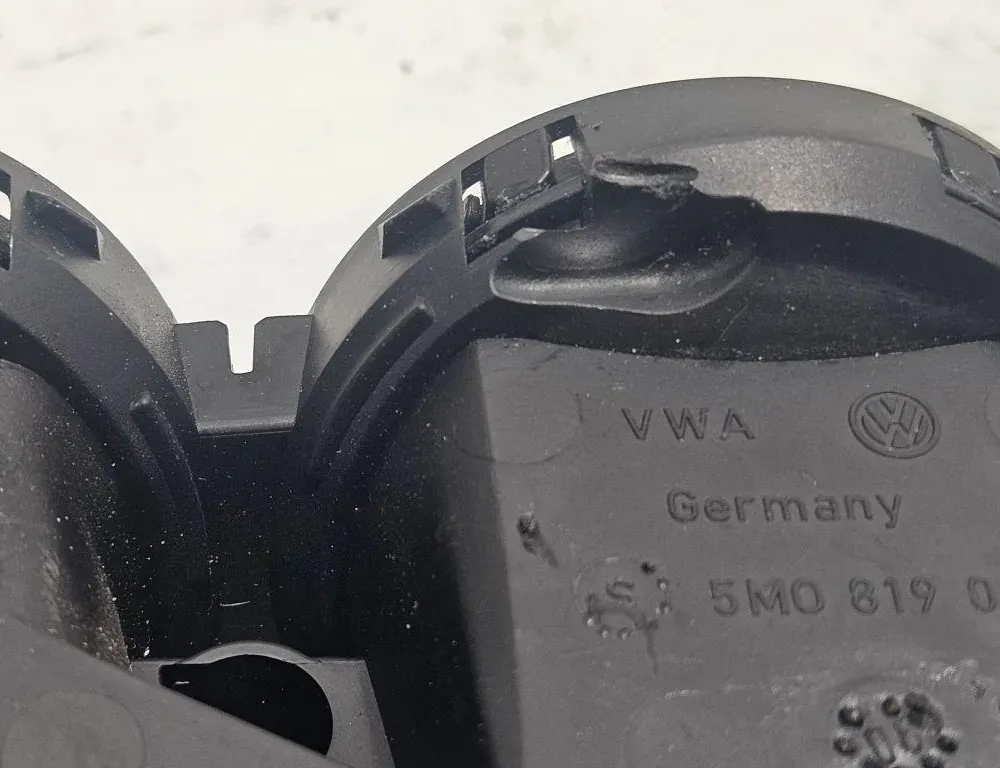 VOLKSWAGEN Golf 5 generation (2003-2009) Center console air vents 5M0819061 36328923