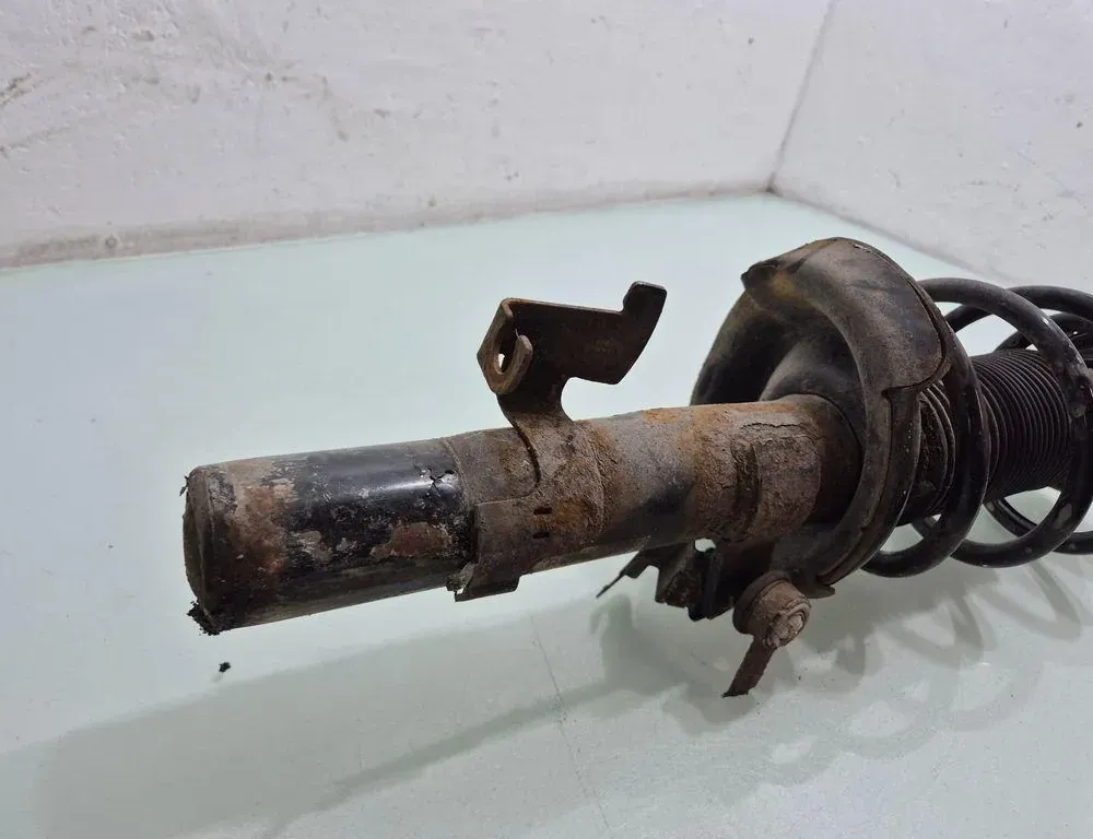 VOLVO V40 2 generation (2012-2020) Front Right Air Shock Absorber 36332492
