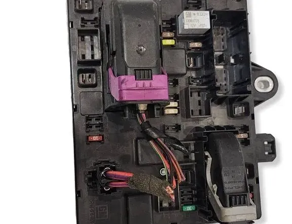 OPEL Astra J (2009-2020) Fuse box 365927271,1102100000,1110138AA,13368651 34556996