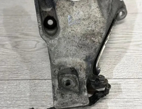 BMW 5 Series E60/E61 (2003-2010) Left Side Engine Bracket ENA046000,13807410,6770940 35172946