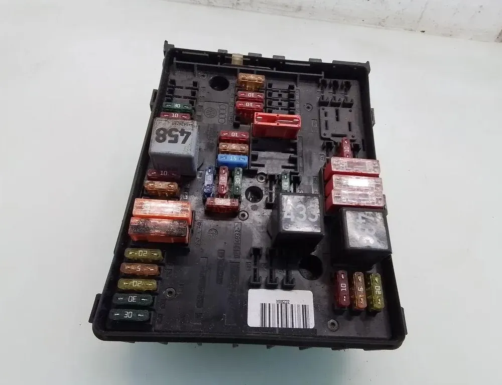 AUDI A3 8P (2003-2013) Fuse box 35080976