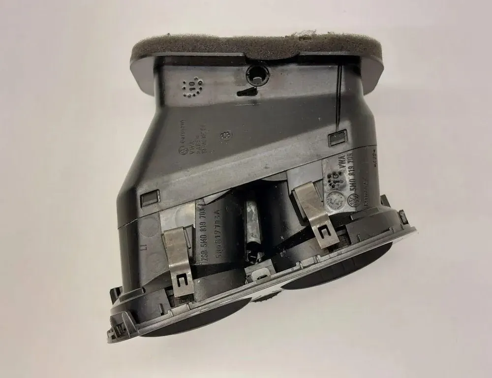 VOLKSWAGEN Tiguan 1 generation (2007-2017) Center console air vents 5M0819759,5M0819703L,5M0819709 34447721