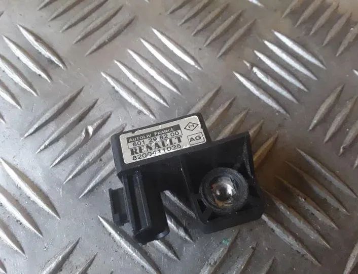 RENAULT Scenic 2 generation (2003-2010) Датчик удара передний правый 8200411025,216215307,601298200 25458853
