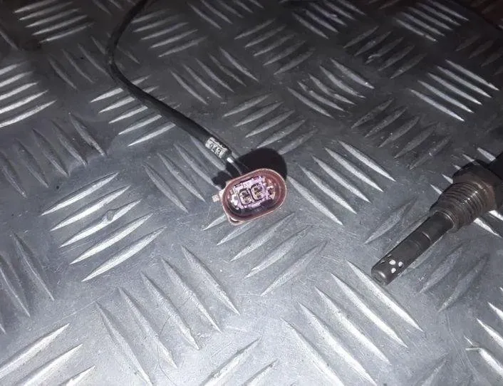 VOLKSWAGEN Passat B7 (2010-2015) Exhaust gas temperature sensor 03L906088CE 25459375