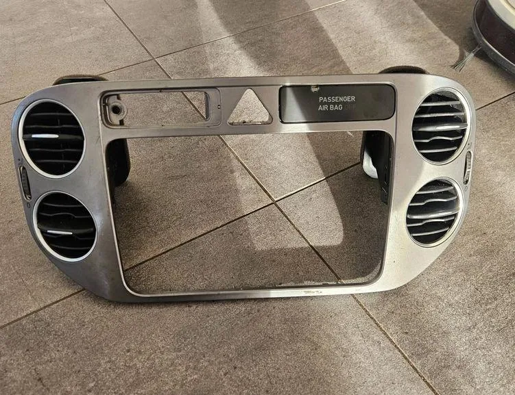 VOLKSWAGEN Golf 5 generation (2003-2009) Center console air vents 5M0819357,5M0858071A,5M0858069N,5M0858069A 36243099